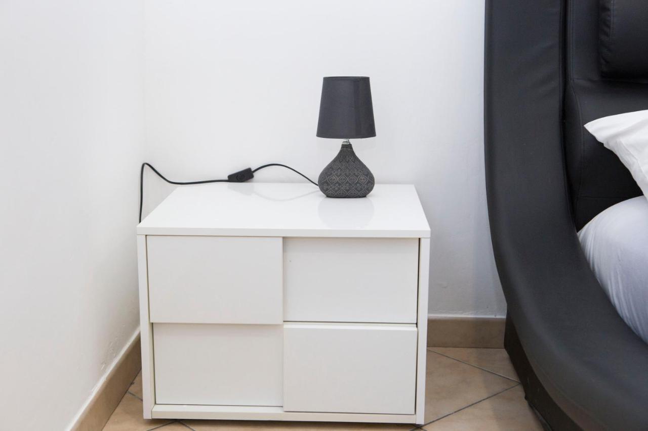 Airport House Apartment Napoli Bagian luar foto