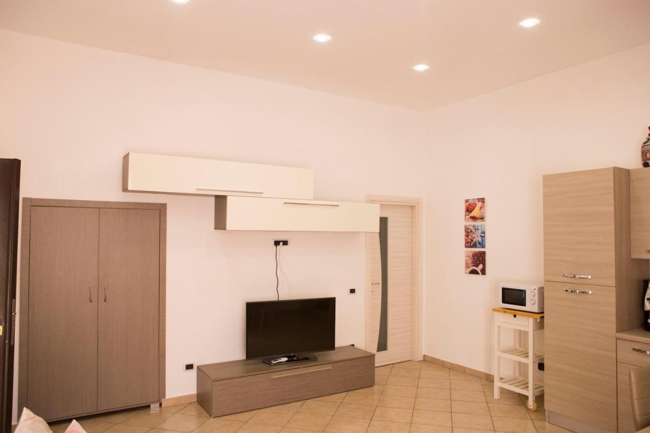 Airport House Apartment Napoli Bagian luar foto