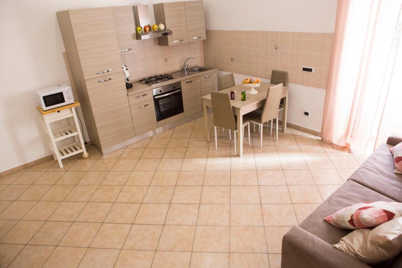 Airport House Apartment Napoli Bagian luar foto