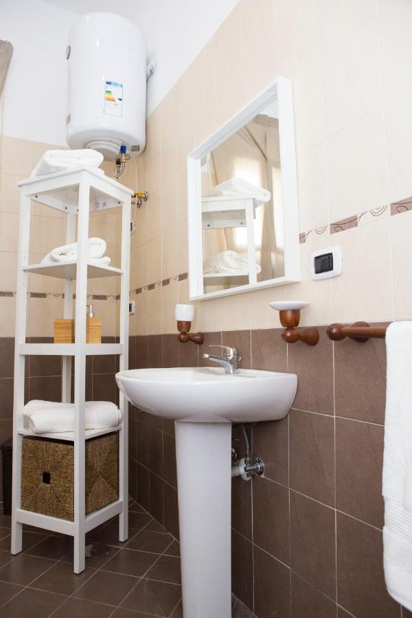 Airport House Apartment Napoli Bagian luar foto