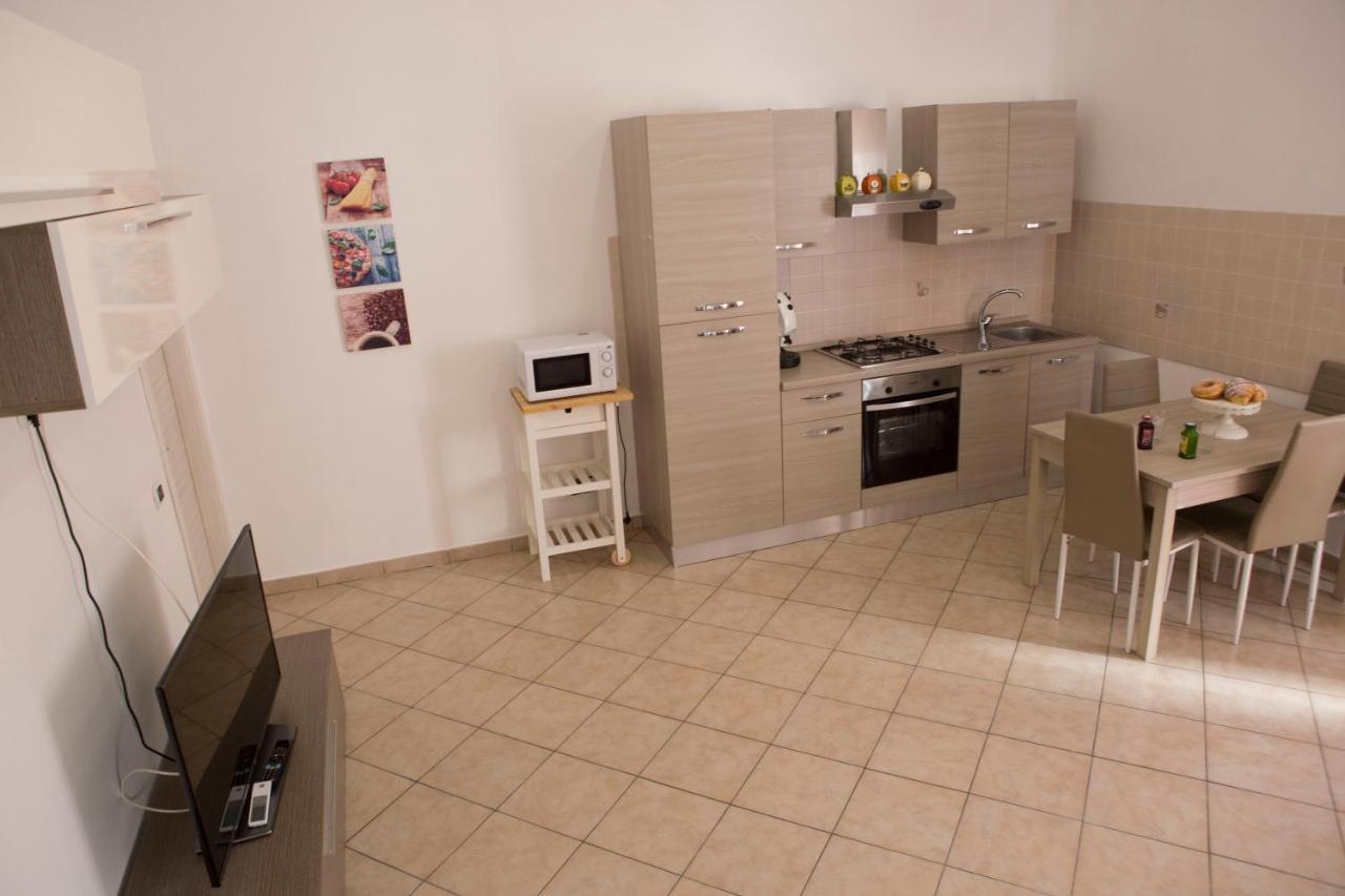 Airport House Apartment Napoli Bagian luar foto