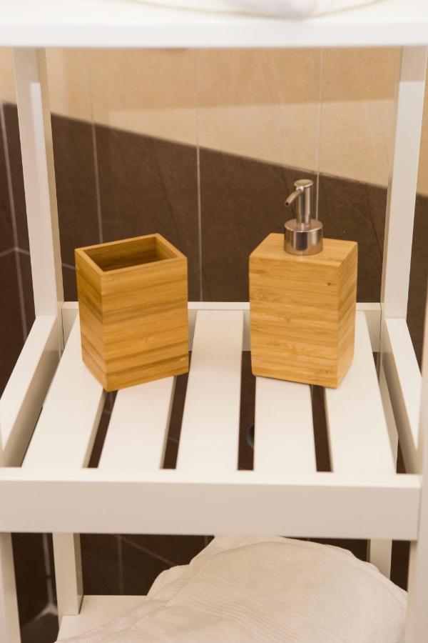 Airport House Apartment Napoli Bagian luar foto