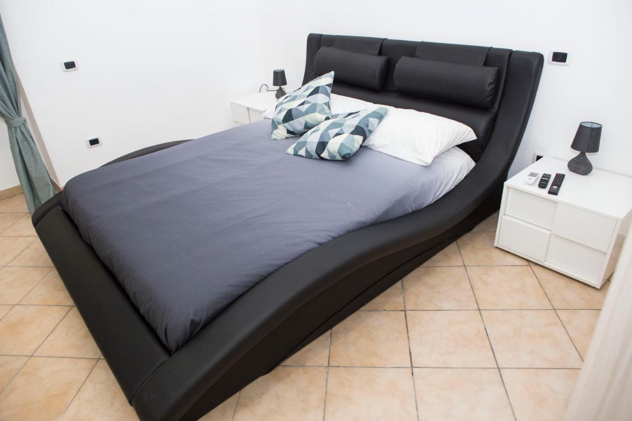 Airport House Apartment Napoli Bagian luar foto