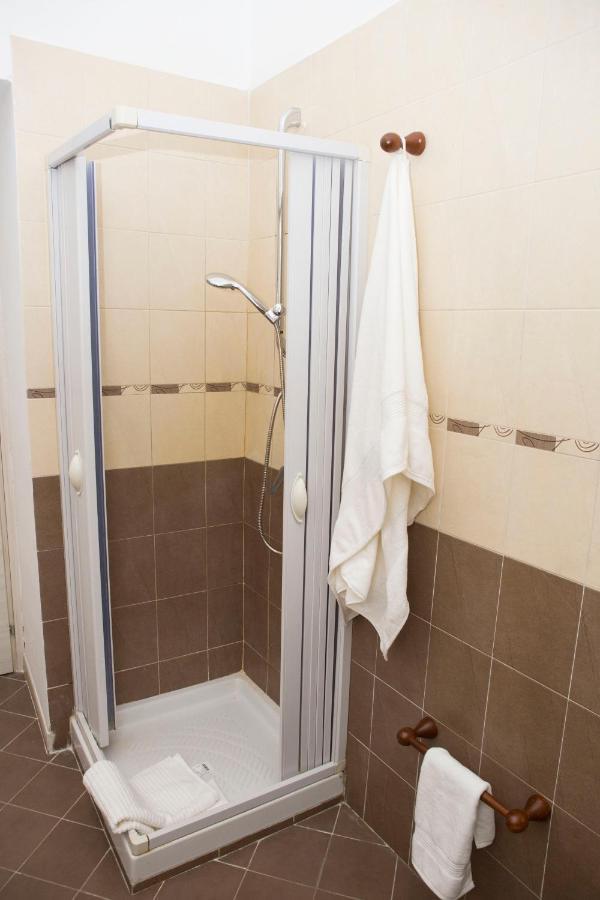 Airport House Apartment Napoli Bagian luar foto