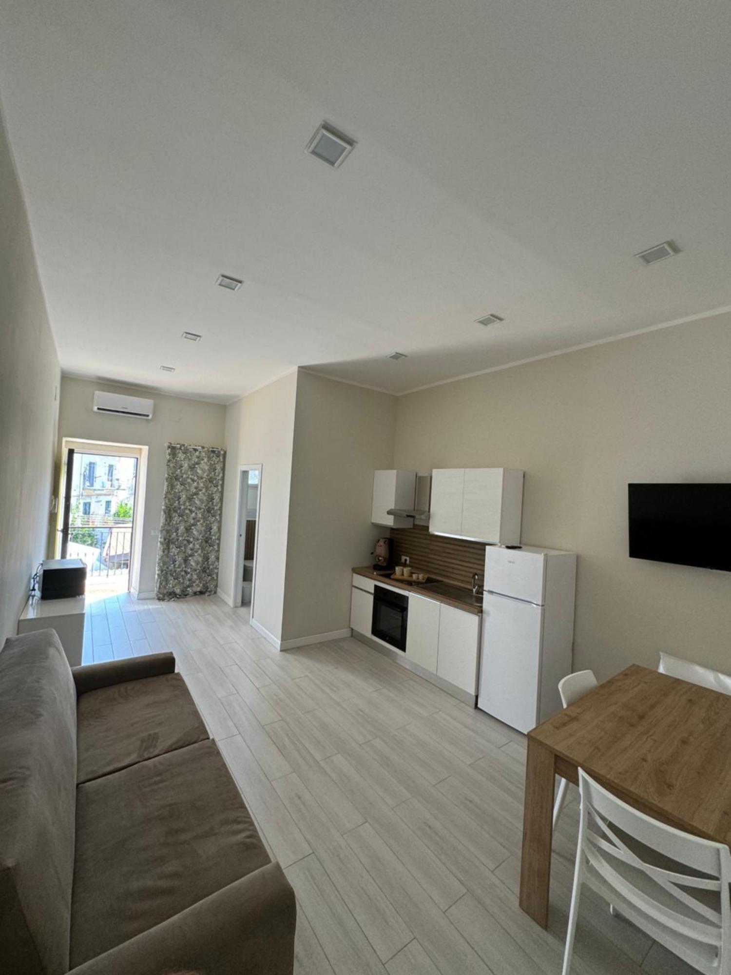 Airport House Apartment Napoli Bagian luar foto